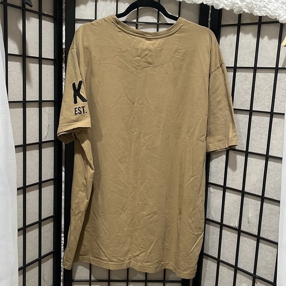 KENNETH COLE KHAKI STRETCH T—SHIRT SHORT SLEEVE CREW NECK SIZE 2X - Picture 5 of 10